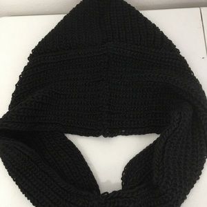 Infinity winter scarf w/poncho. Knitted. Black
